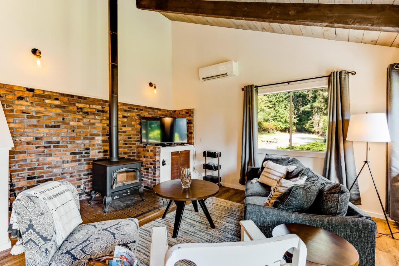 Tall Cedars Cabin By The Water Eastsound Екстер'єр фото